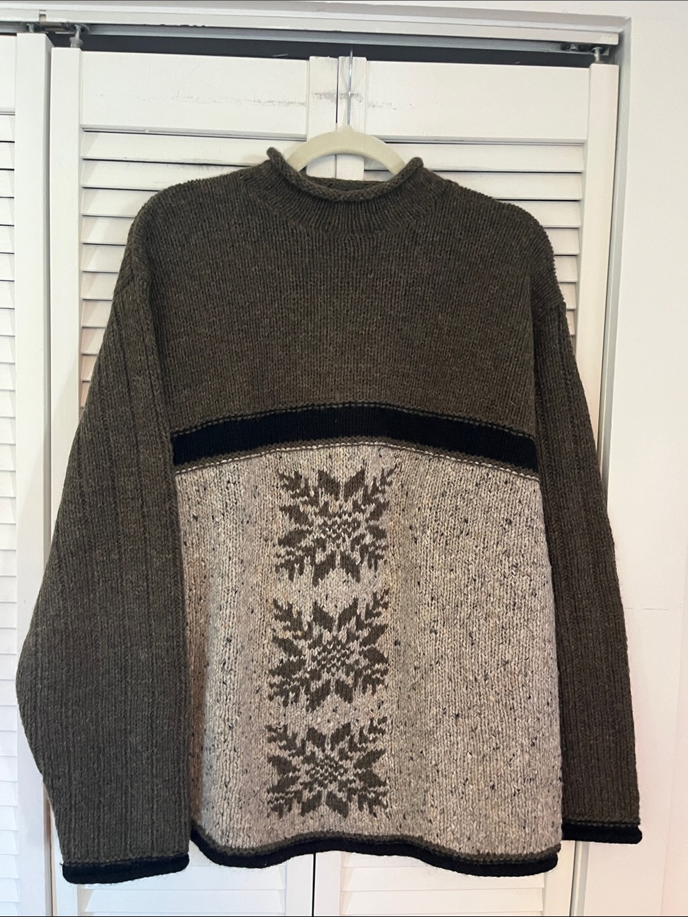 Timberland Roll Collar Hand knit Winter Sweater Snowflakes Wool Blend Sz M